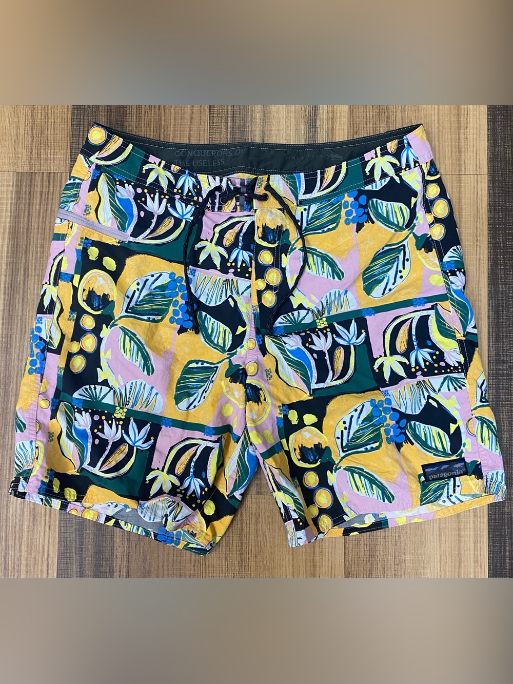 Patagonia Board Shorts Mens 34 Multicolor Wavefarer Tropical Swim Trunks 7”